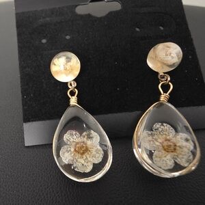 Elegant Gold Floral Drop Earrings